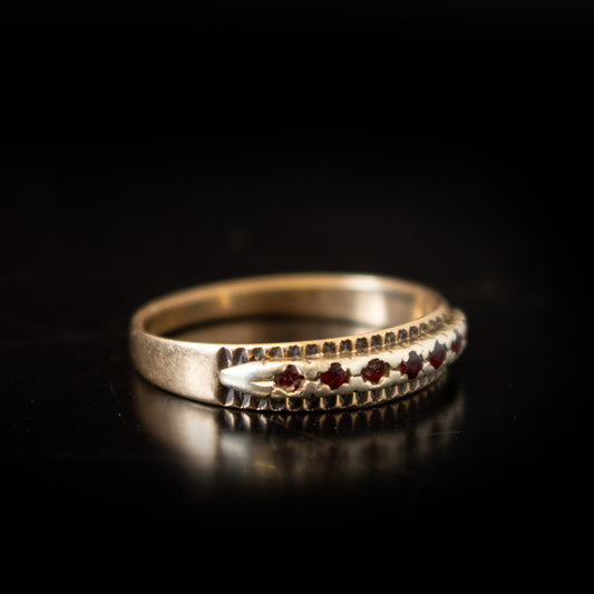 Vintage 9ct Red Stone Set Ring Size R